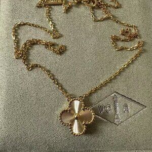Van Cleef & Arpels gold necklace